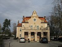 Kunice - zámek Berchtold, park s miniaturami hradů a naučná stezka
