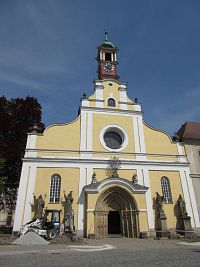Kostel Nanebevzetí Panny Marie a čtyři barokní sochy