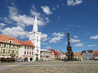Kadaň - historické Mírové náměstí s radniční věží
