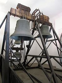 Zvony ve věži kostela