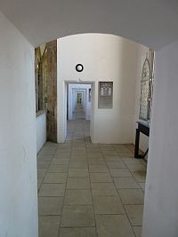 Interiér kostela - na galerii