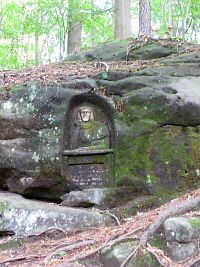 Naučná stezka okolo skalních reliéfů