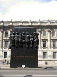 Parliament Street a Památník ženám ve 2. světové válce