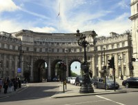 Trafalgarské náměstí - budova Admirality Arch