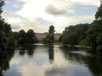 Buckinghamský palác z  parku St James's Park