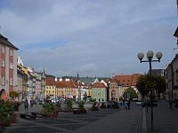 Levá část náměstí Krále Jiřího z Poděbrad se Špalíčkem