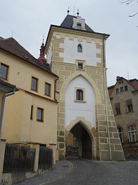Kněžská brána zvenku