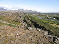 Pohled z  vyhlídky Thingvellir na tektonické neustále se vzdalující desky