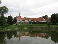 Muzeum přes Obecní rybník