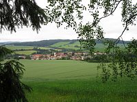 Pohled na Louňovice pod Blaníkem