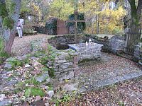 Pleš - hřbitov se základy kostela sv. Jana Křtitele