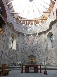 Neratov - kostel Nanebevzetí Panny Marie se skleněnou střechou
