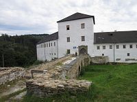Branná - zámek - bývalý vstup do zámku