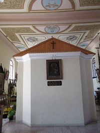 Kostel Narození Panny Marie a původní kaplička