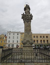 Vidnava - Mírové náměstí - mariánský sloup