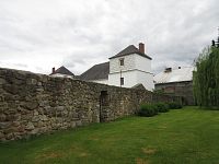 Vidnava - zámek a zbytky hradeb