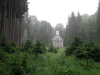 Kaple sv. Anny vystupuje z mraků