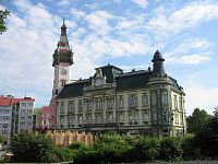 Hlavní náměstí - spořitelna s městskou věží
