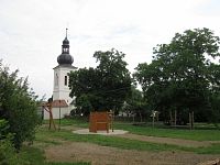 Stěbořice - kostel Narození Panny Marie s dětským hřištěm