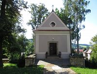 Původní hřbitovní kaple, dnes meditační kaple