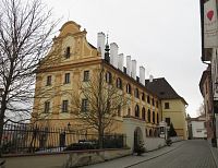 Horní ulice - regionální muzeum - bývalá jezuitská kolej