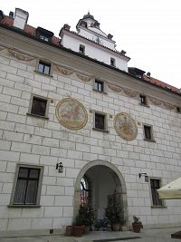 Horní ulice - hotel Růže - bývalá jezuitská kolej