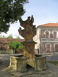 Trčkovo náměstí - sousoší sv. Floriána mezi anděly