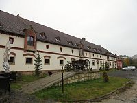 Dětenice - středověký hotel z druhé strany