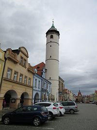 Domažlice - náměstí Míru - kostel Narození Panny Marie se šikmou věží