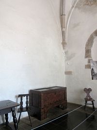 Korunní síň uvnitř Hlízové věže - zde byly ukryty korunovační klenoty, dokud nebyl dostavěn Karlštejn