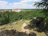 Jevišovice - skalní vyhlídka na Starý zámek