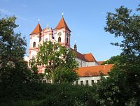 Kostel Nanebevzetí Panny Marie a sv. Václava je chloubou areálu