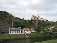 Pohled na původní elektrárnu a na oba kostely starého Znojma