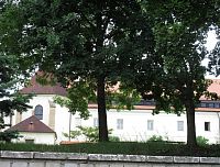Uherský Brod - dominikánský klášter vidíme, ale zatím se k němu nemůžeme dostat