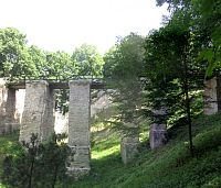 Pilířový most na hrad
