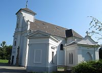 Karviná-Doly - šikmý kostel sv. Petra z Alkantary a hrobky