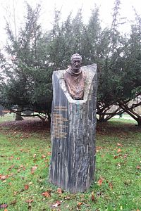 Komenského park - busta místního arciopata Anastáze Ospaska