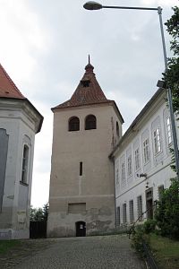 Zvonice u kostela