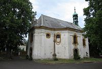 Vikletice - kaple sv. Anny, mariánský sloup z r. 1695 a památný strom
