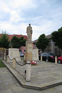 Masarykovo náměstí - pomník Tomáše Garrigua Masaryka