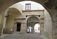 Odcházíme vnitřní hradní bránou ze 16. století