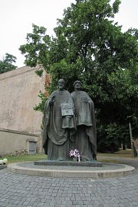 Bronzová socha sv. Cyrila a Metoděje