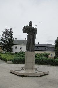 Pribinovo náměstí - bronzová socha knížete Pribiny