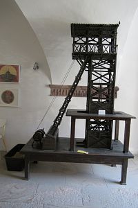 Model těžní věže v Banském muzeu