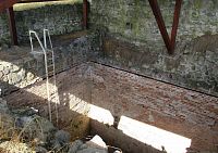 Dončov hrad - tady asi byla ta cisterna