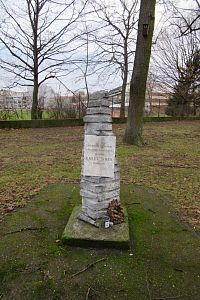 Pomník Karla Šimka, který zde ve 21 letech dne 30.4.1945 položil život v boji proti fašismu