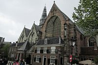 Oude Kerk, Starý kostel v De Wallen - čtvrti červených luceren