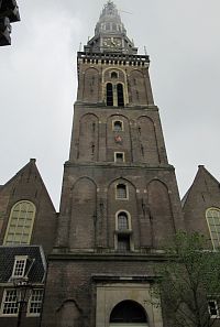 Oude Kerk, Starý kostel  z druhé strany