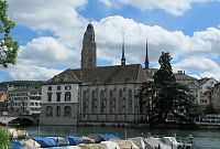 Kostel Wasserkirche a Helmhaus