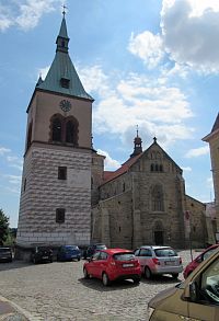 Kouřim - poslední pohled na baziliku a zvonici